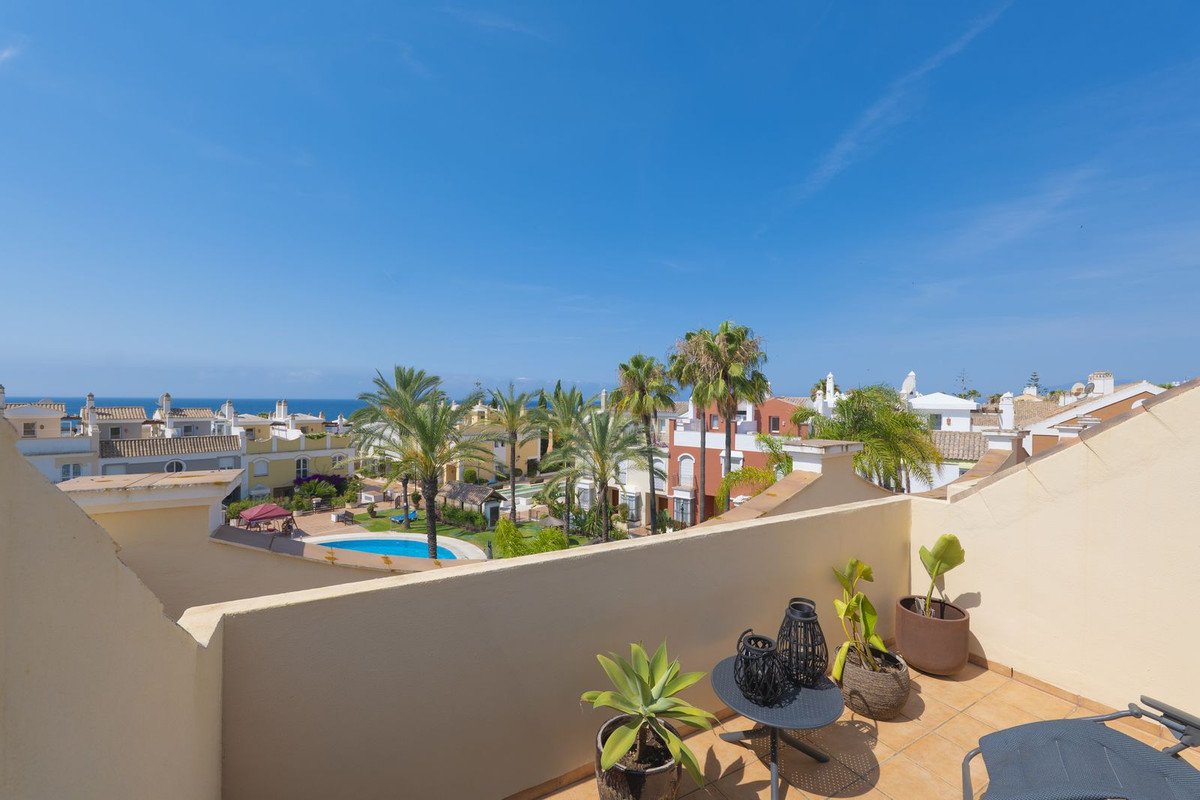 3 Bed Semi-Detached House in Bahía de Marbella