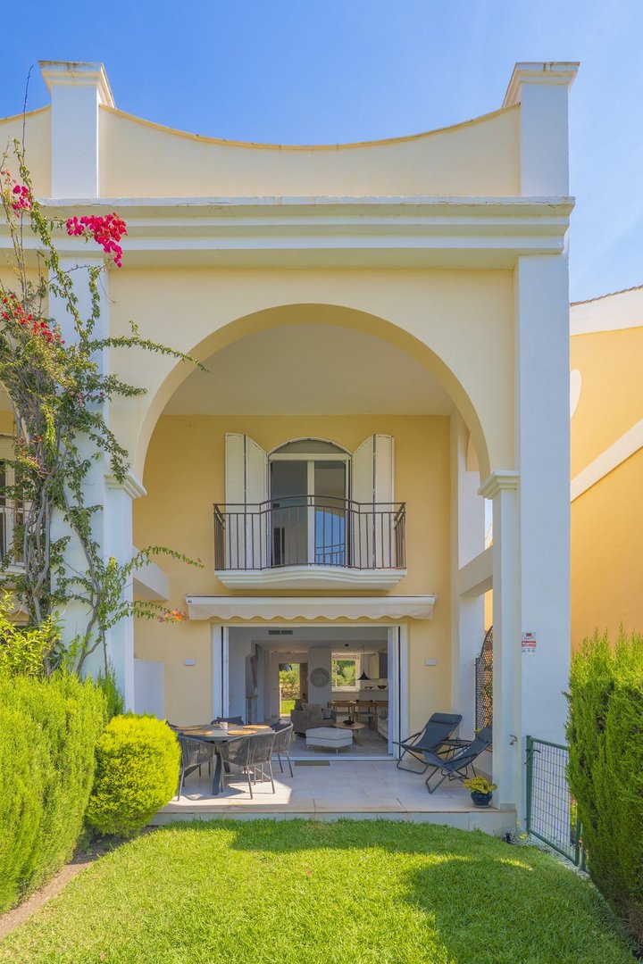 3 Bed Semi-Detached House in Bahía de Marbella