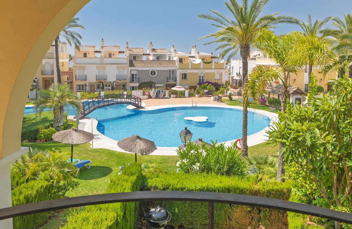 3 Bed Semi-Detached House in Bahía de Marbella