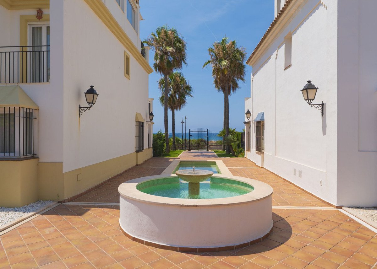 3 Bed Semi-Detached House in Bahía de Marbella
