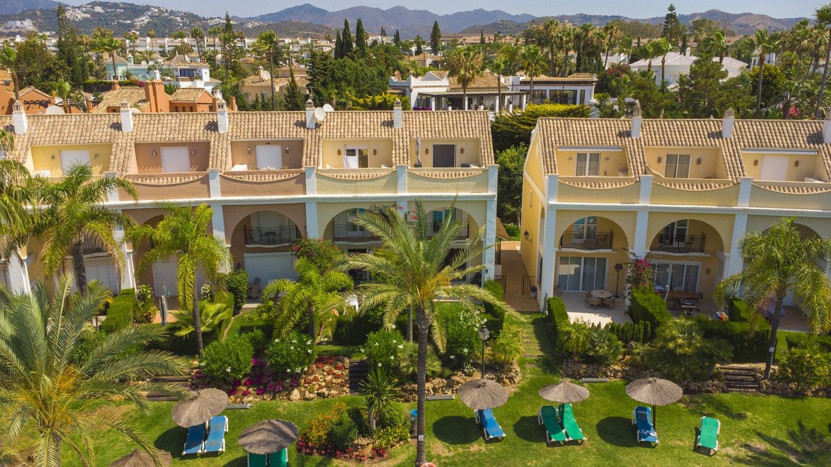 3 Bed Semi-Detached House in Bahía de Marbella