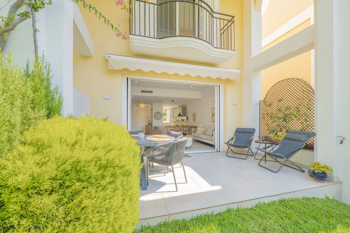 3 Bed Semi-Detached House in Bahía de Marbella