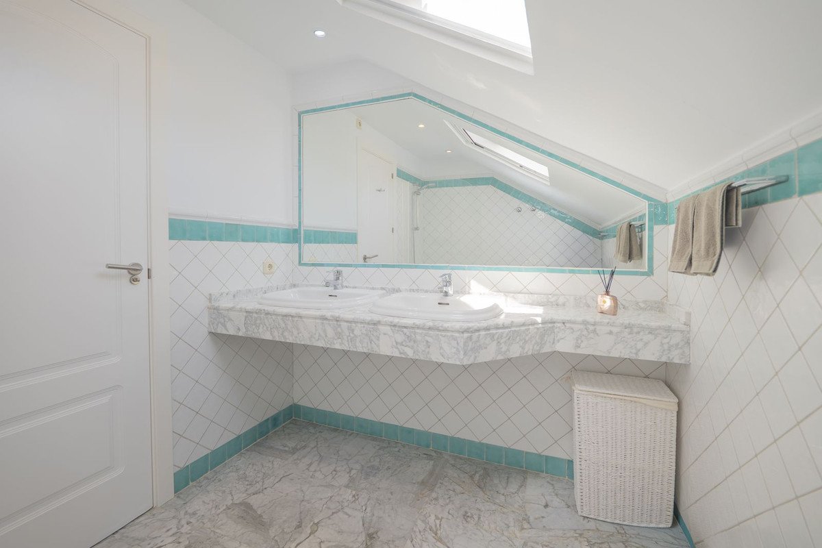 3 Bed Semi-Detached House in Bahía de Marbella