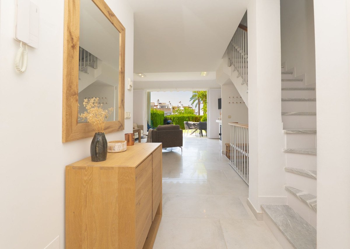 3 Bed Semi-Detached House in Bahía de Marbella