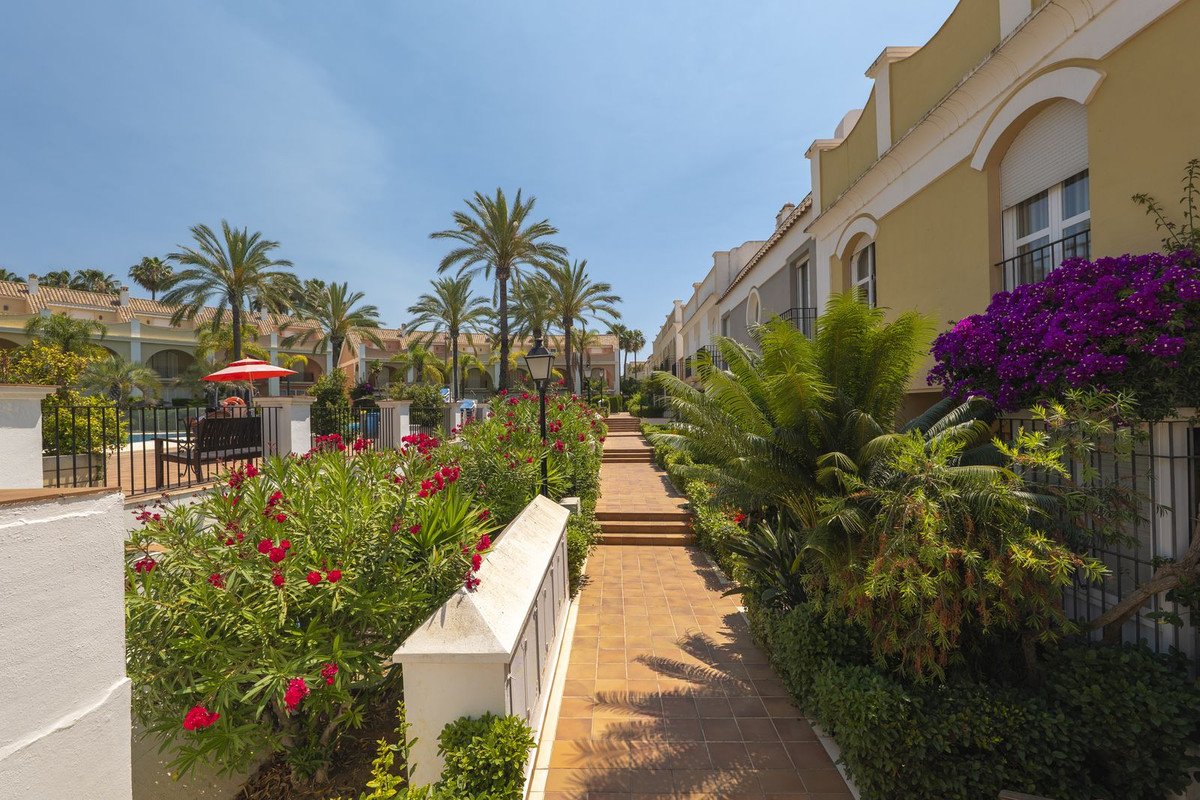 3 Bed Semi-Detached House in Bahía de Marbella