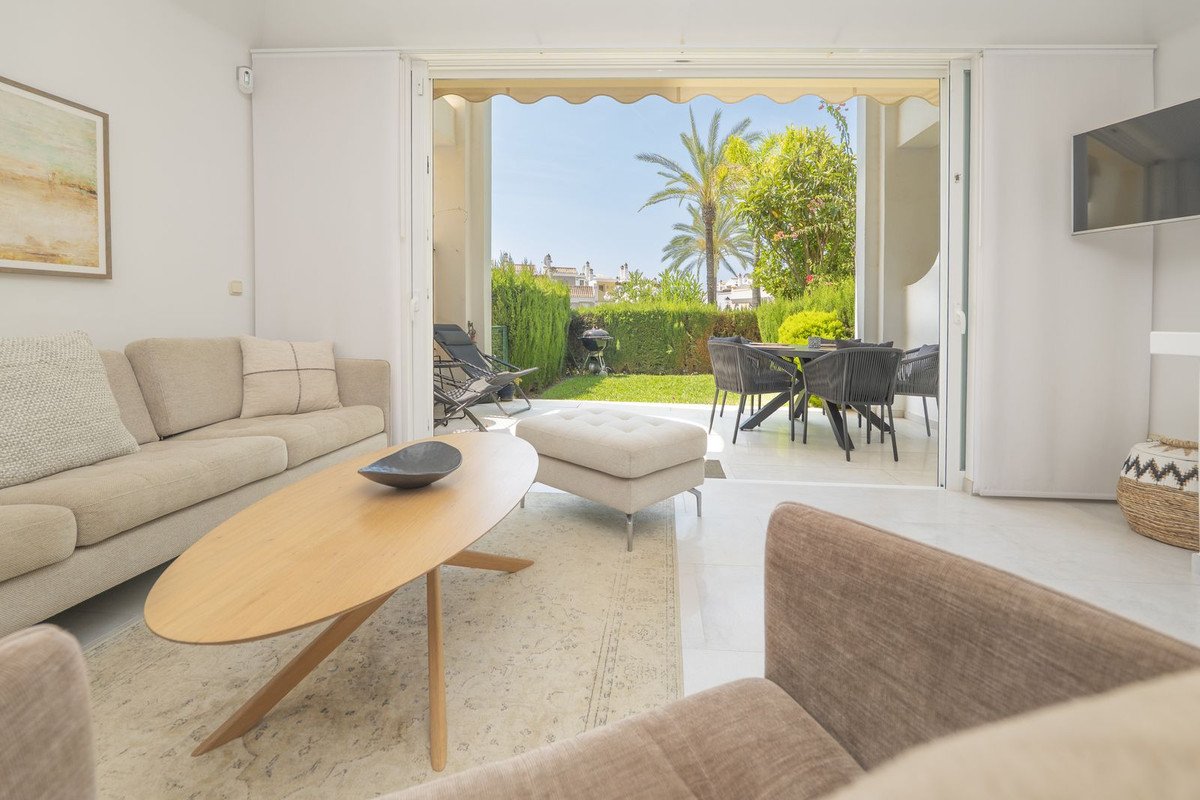 3 Bed Semi-Detached House in Bahía de Marbella