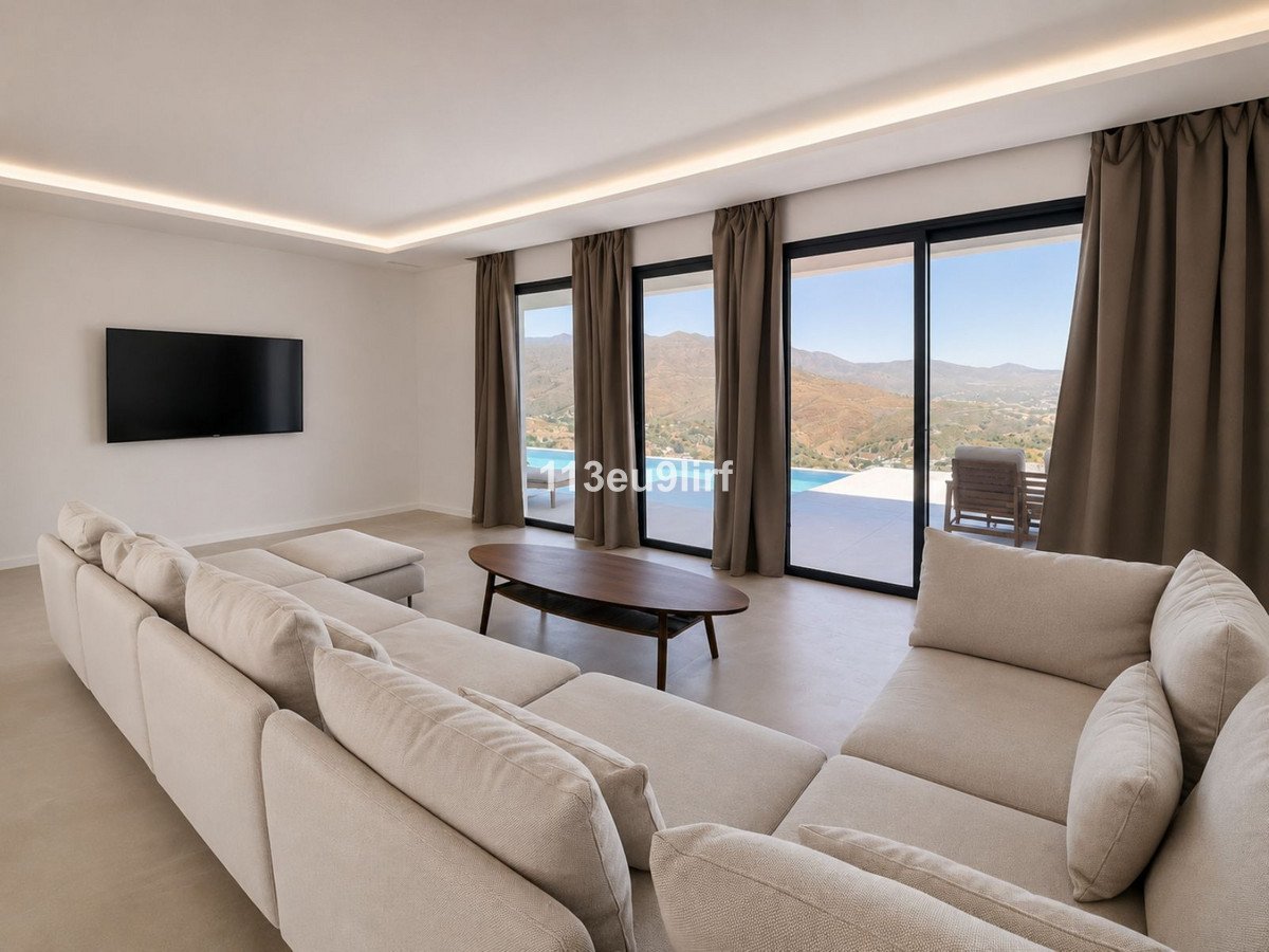 5 Bed Detached Villa in La Cala Golf