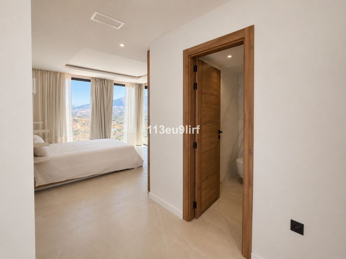 5 Bed Detached Villa in La Cala Golf