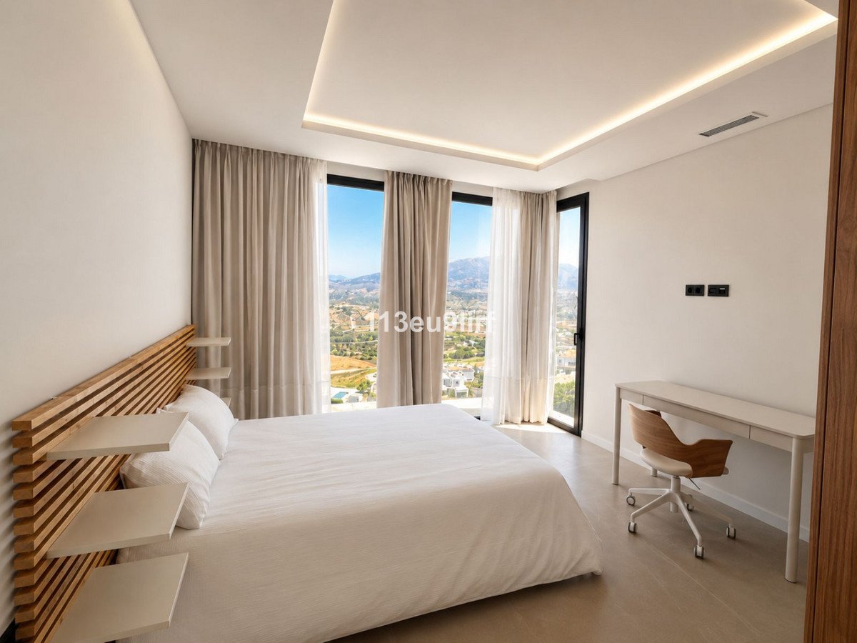 5 Bed Detached Villa in La Cala Golf
