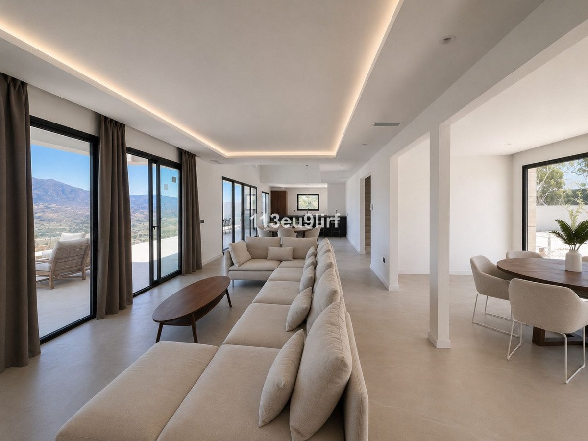 5 Bed Detached Villa in La Cala Golf