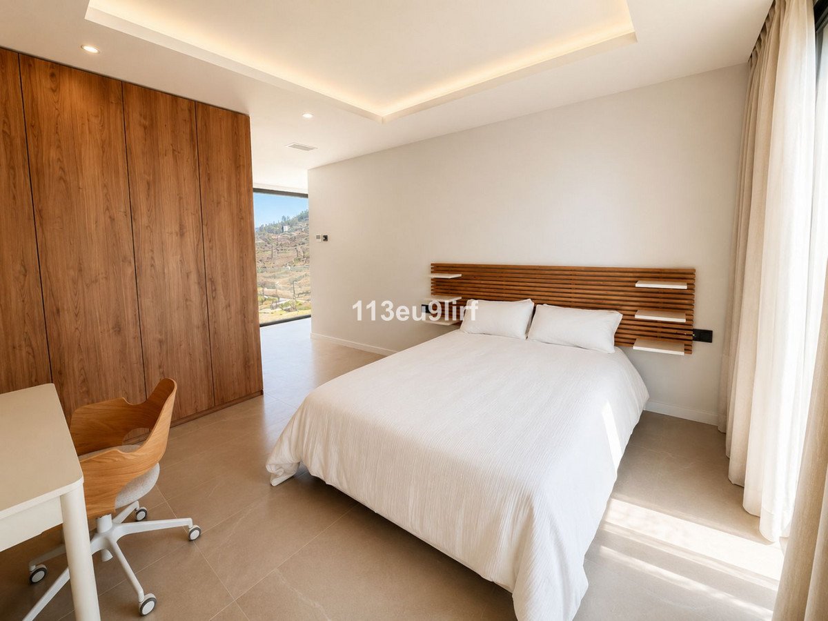 5 Bed Detached Villa in La Cala Golf