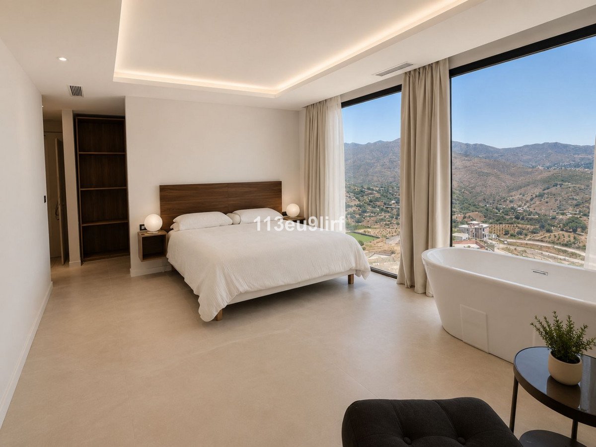 5 Bed Detached Villa in La Cala Golf