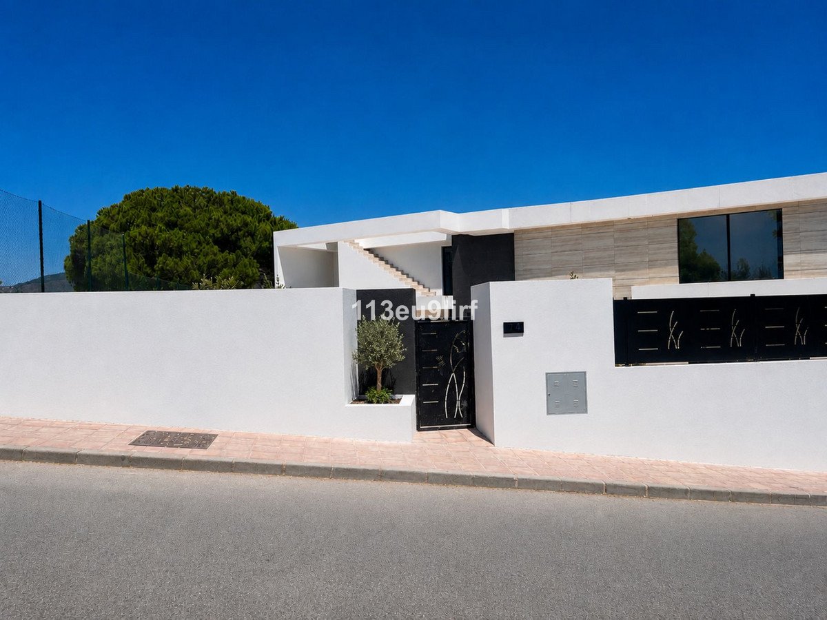 5 Bed Detached Villa in La Cala Golf