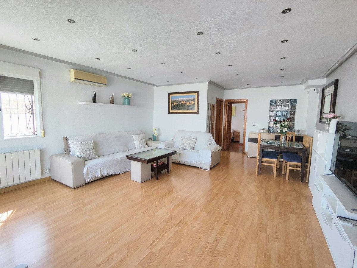 6 Bed Detached Villa in Los Altos