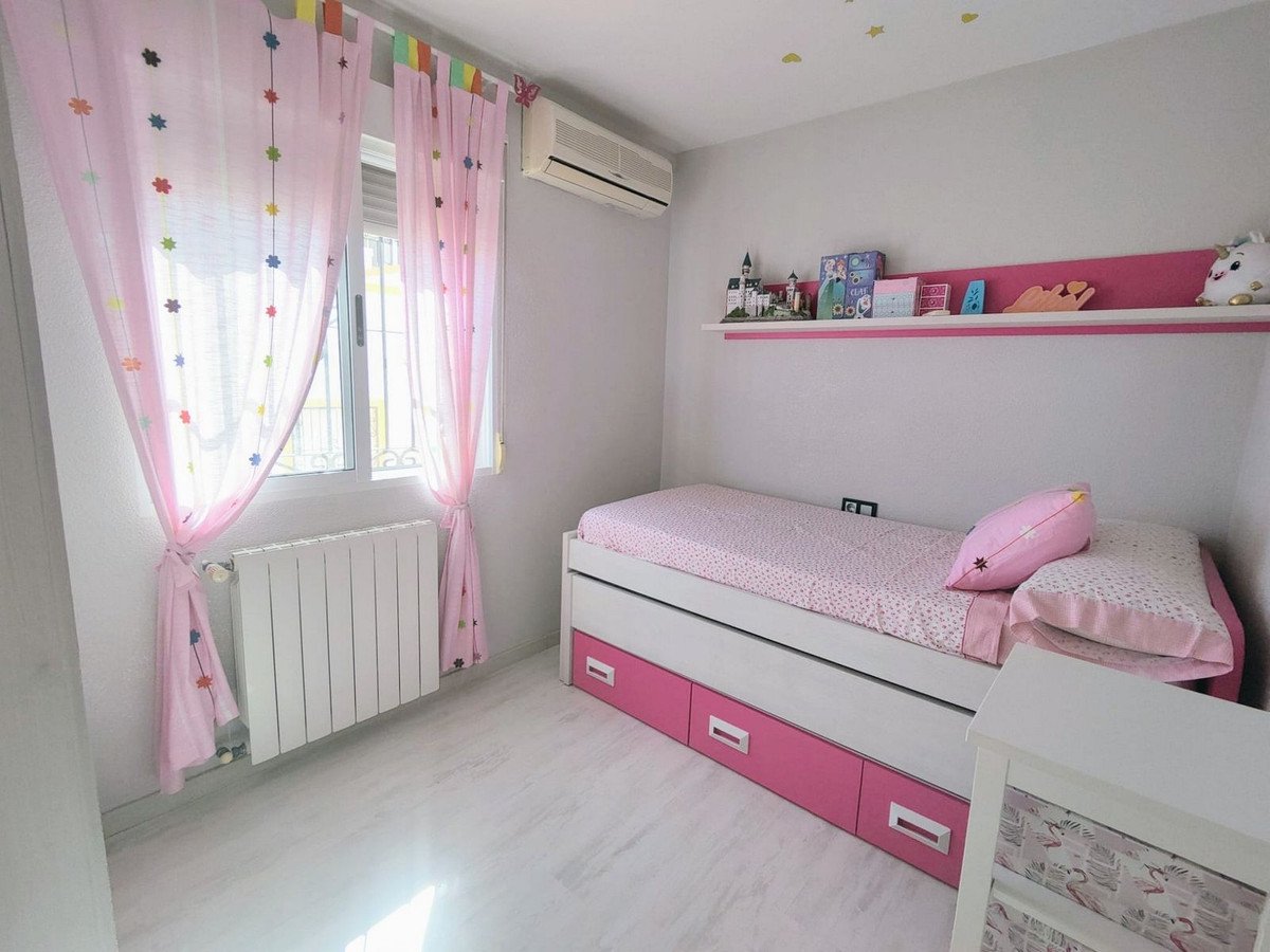6 Bed Detached Villa in Los Altos