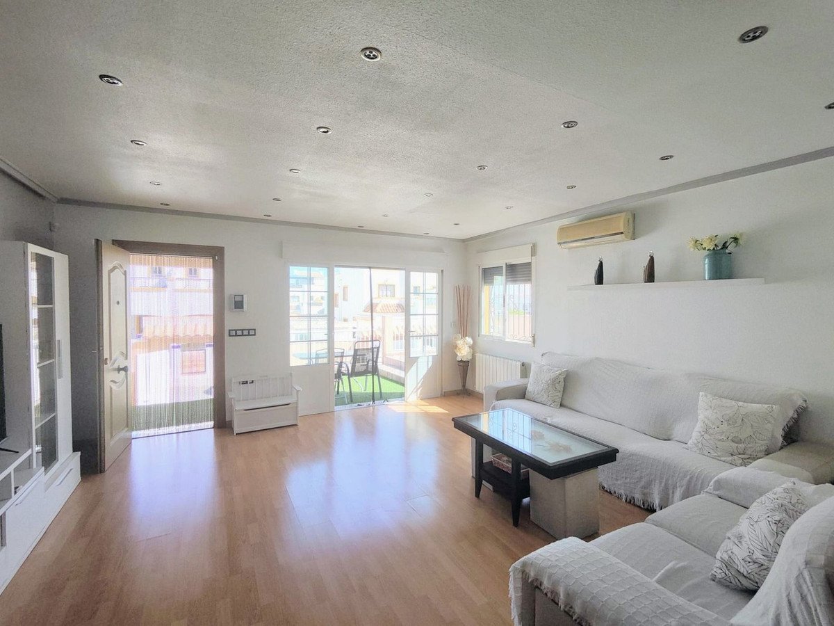 6 Bed Detached Villa in Los Altos