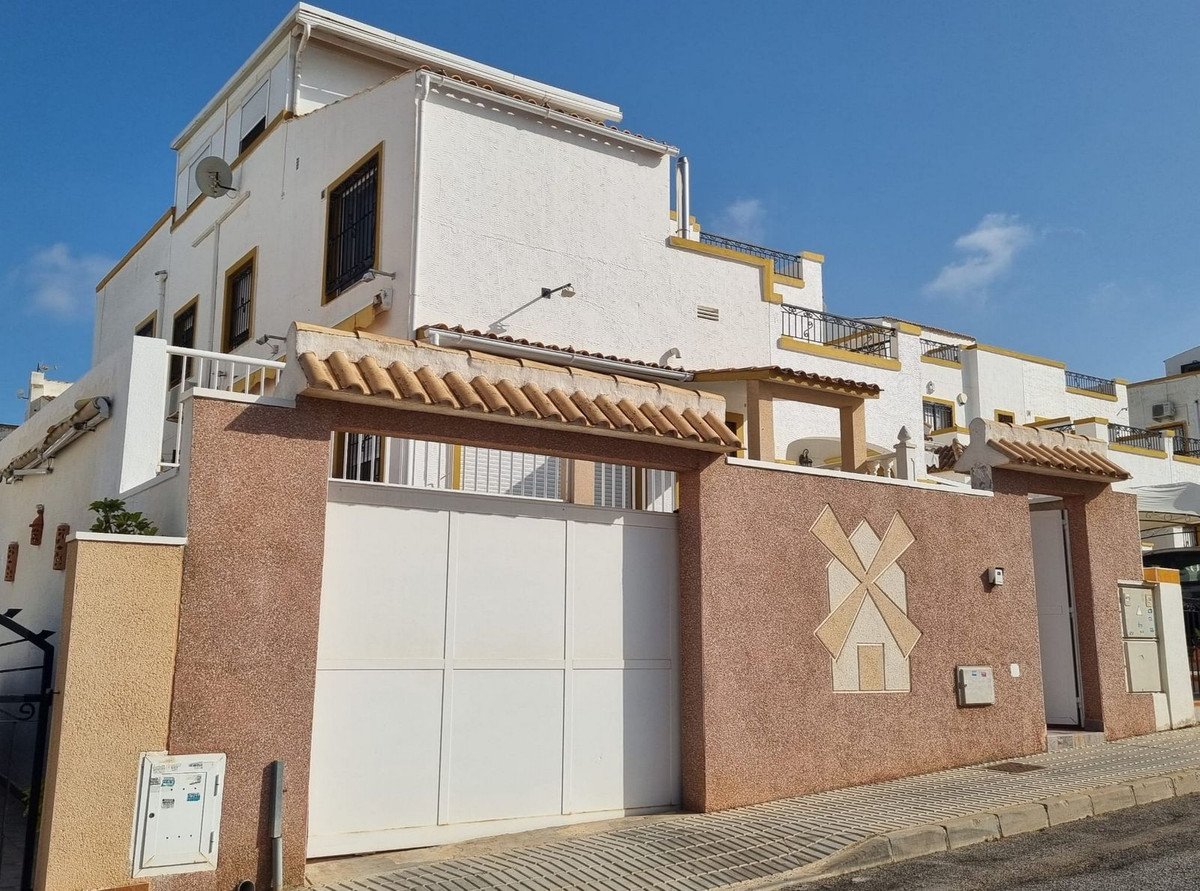 6 Bed Detached Villa in Los Altos