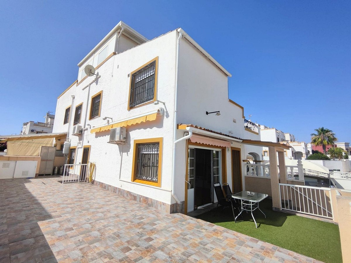 6 Bed Detached Villa in Los Altos