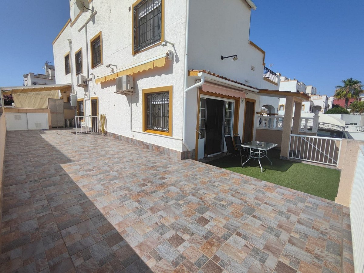 6 Bed Detached Villa in Los Altos