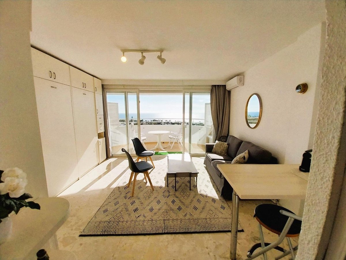 1 Bed Top Floor Studio in Las Chapas