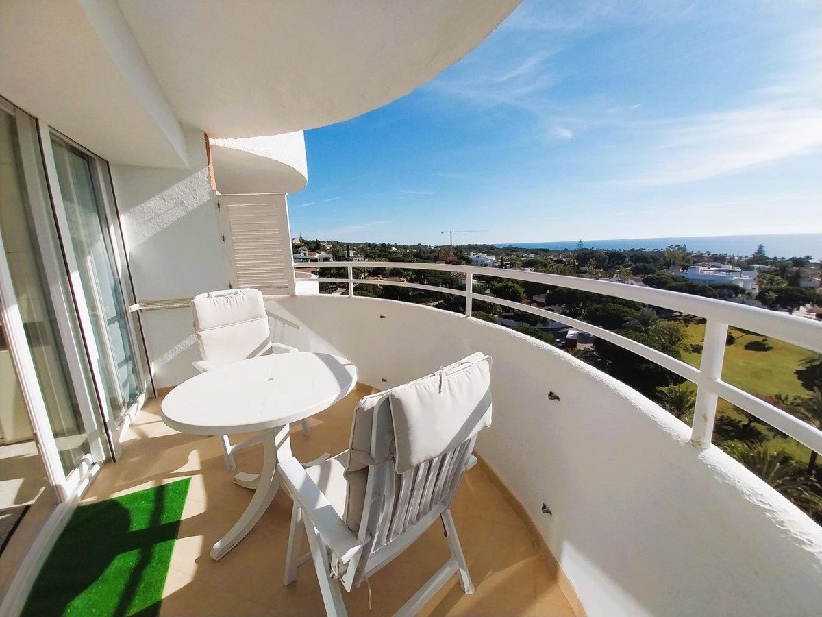 1 Bed Top Floor Studio in Las Chapas