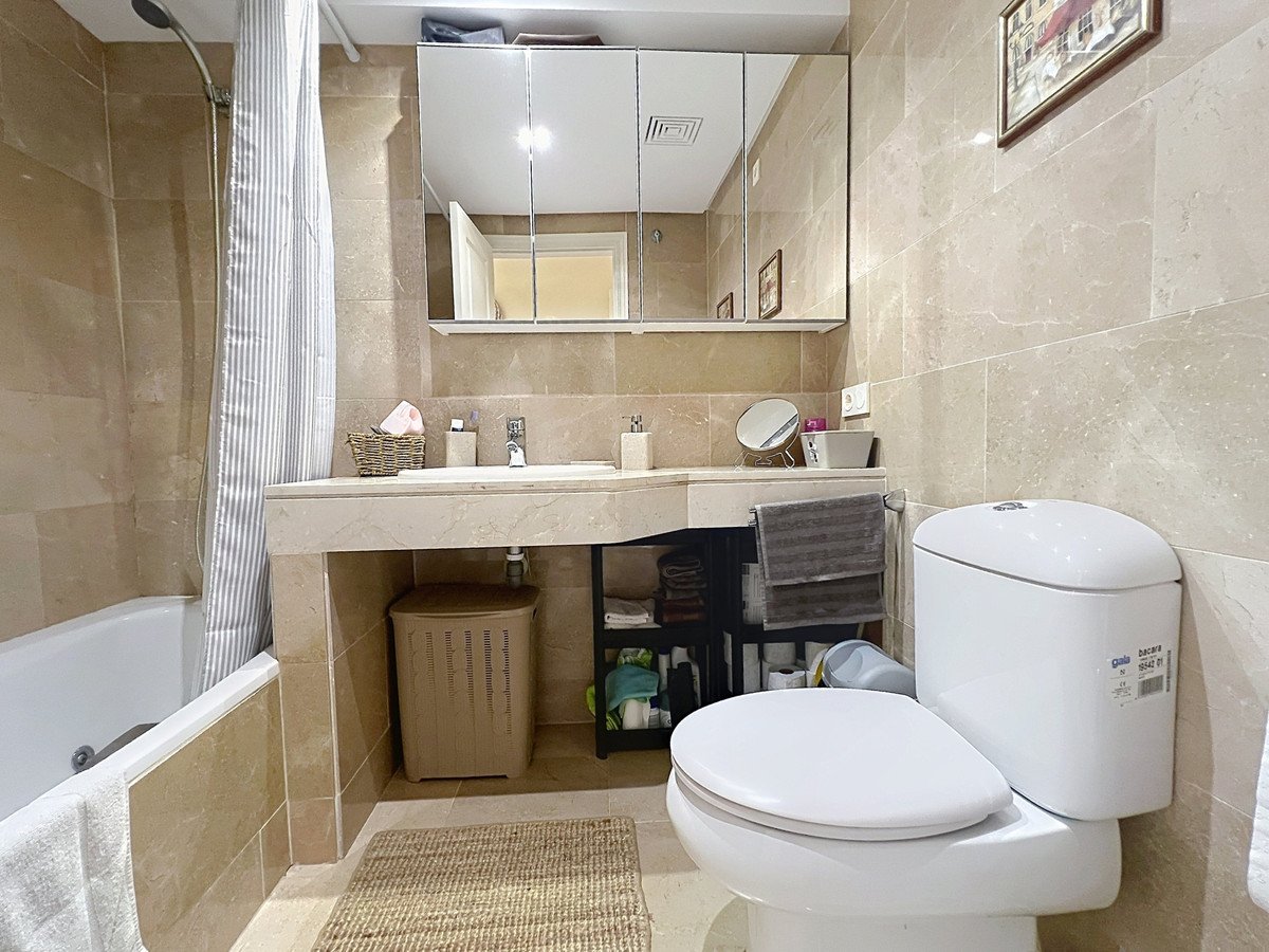2 Bed Middle Floor Apartment in Manilva