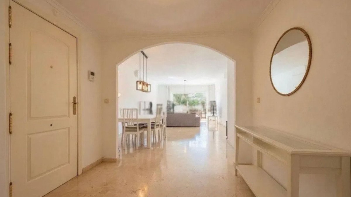 3 Bed Middle Floor Apartment in Marbella