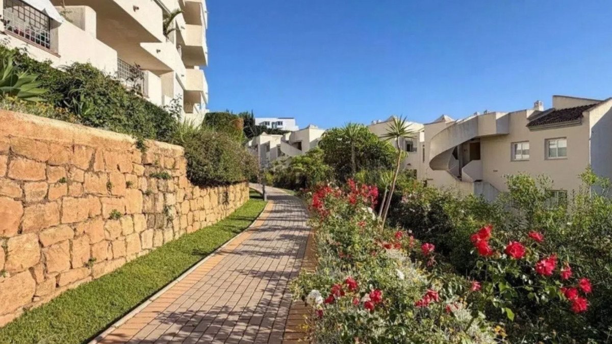 3 Bed Middle Floor Apartment in Marbella