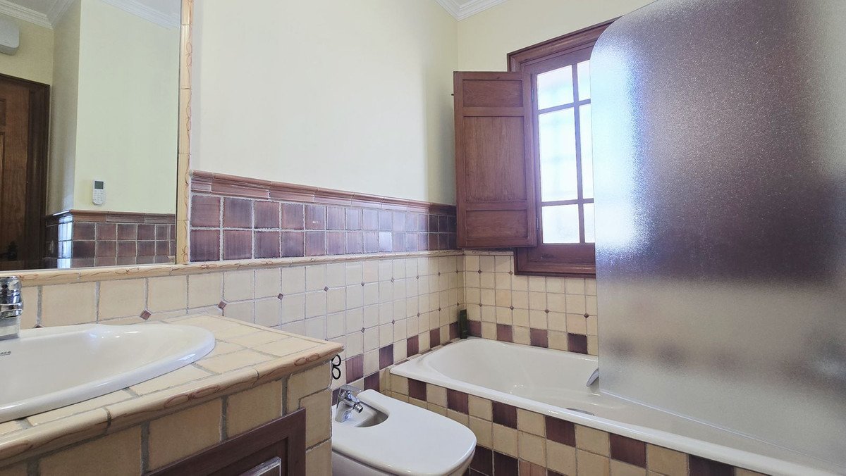 9 Bed Detached Villa in Torre del Mar
