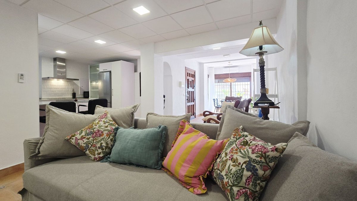 9 Bed Detached Villa in Torre del Mar