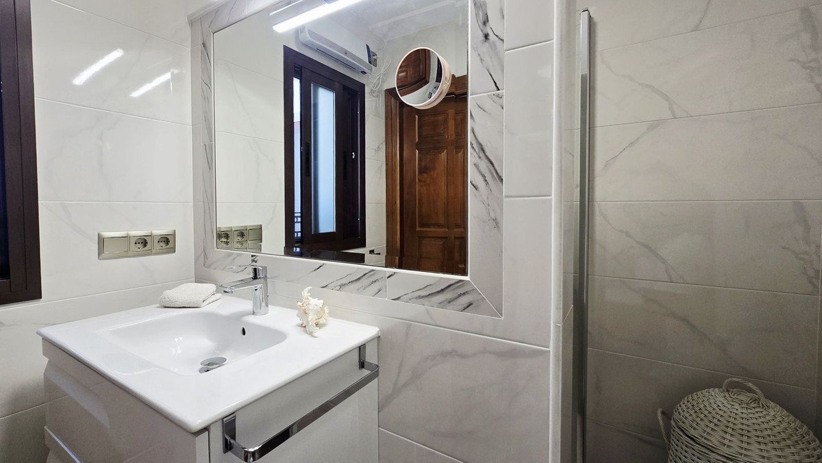 9 Bed Detached Villa in Torre del Mar