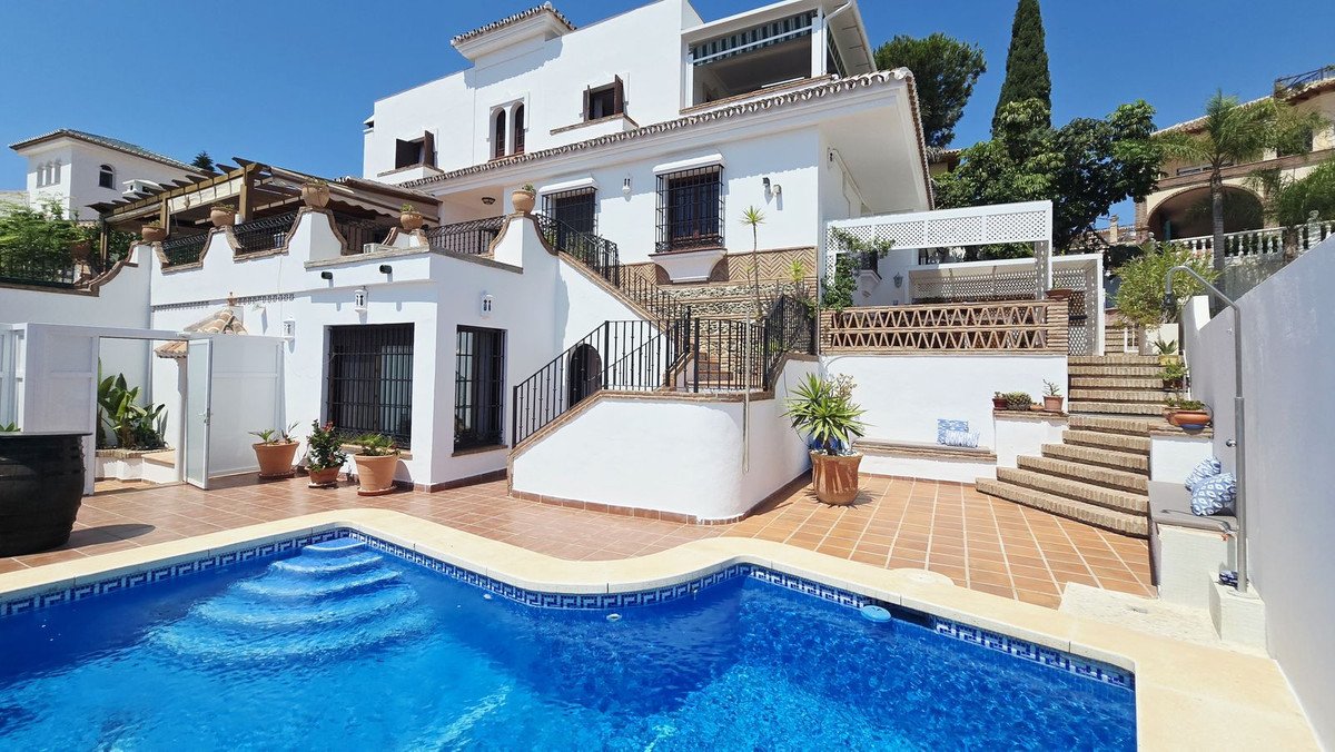 9 Bed Detached Villa in Torre del Mar