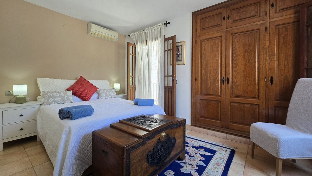 9 Bed Detached Villa in Torre del Mar