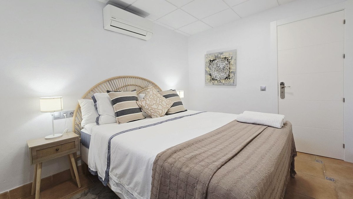9 Bed Detached Villa in Torre del Mar