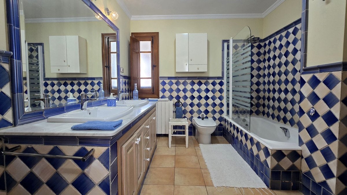 9 Bed Detached Villa in Torre del Mar