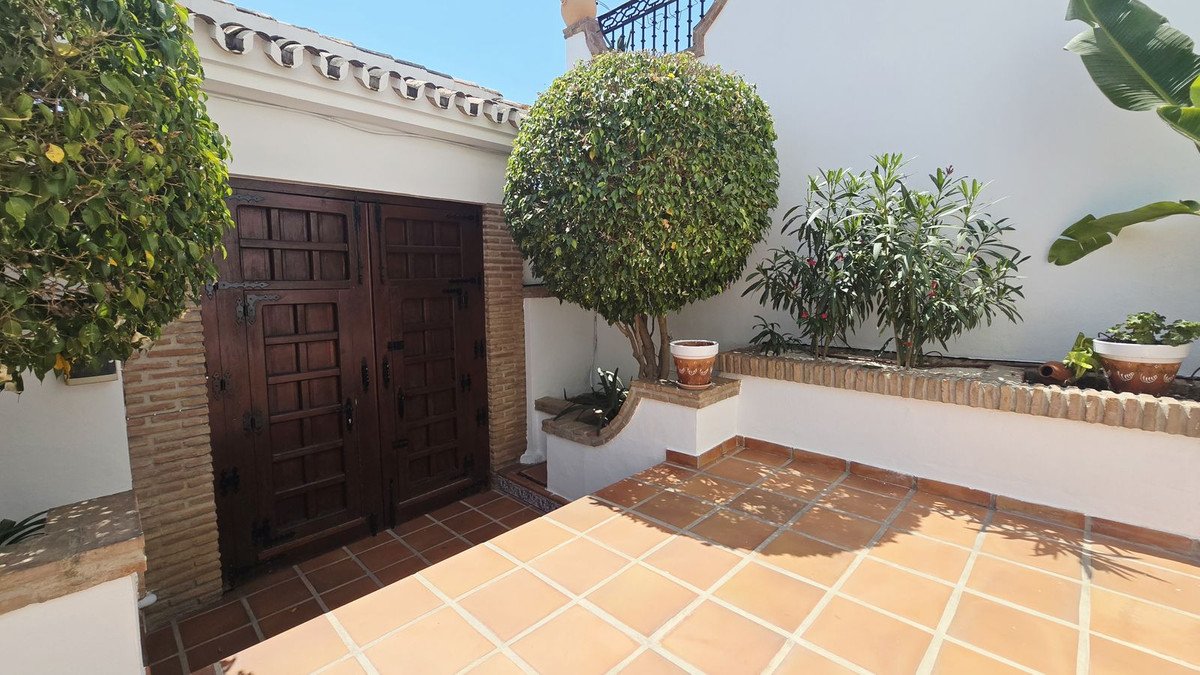 9 Bed Detached Villa in Torre del Mar
