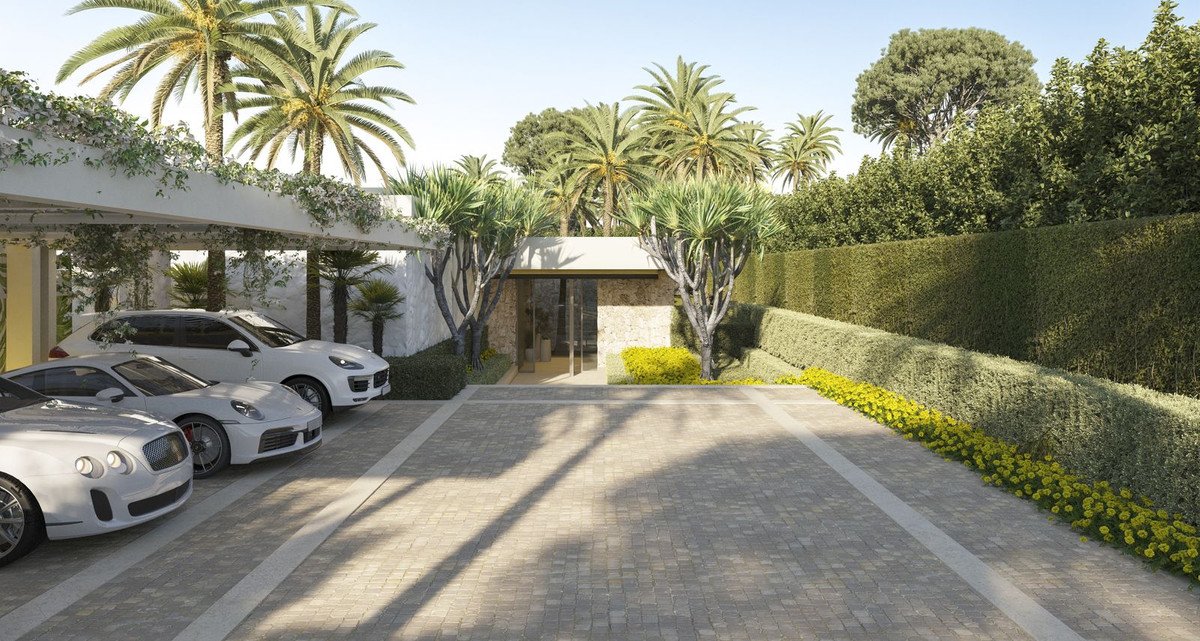 7 Bed Residential Plot in Nueva Andalucía