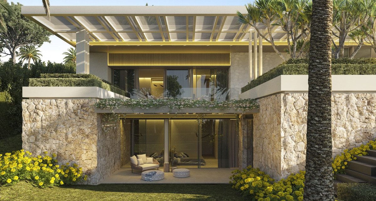 7 Bed Residential Plot in Nueva Andalucía