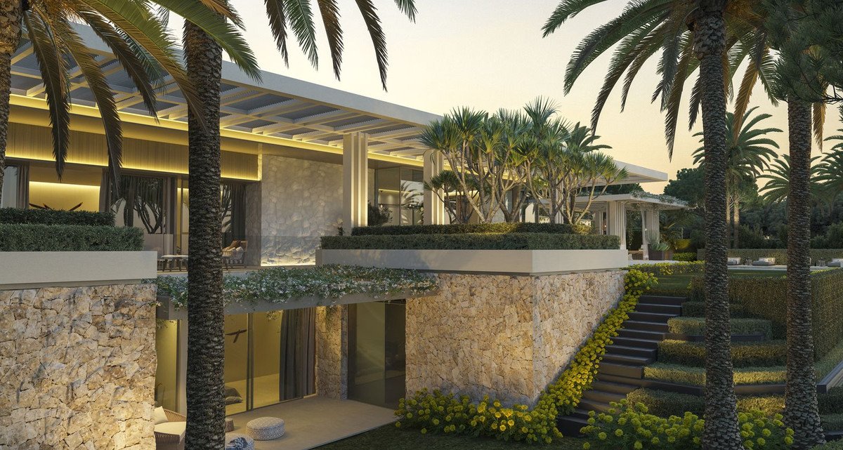 7 Bed Residential Plot in Nueva Andalucía