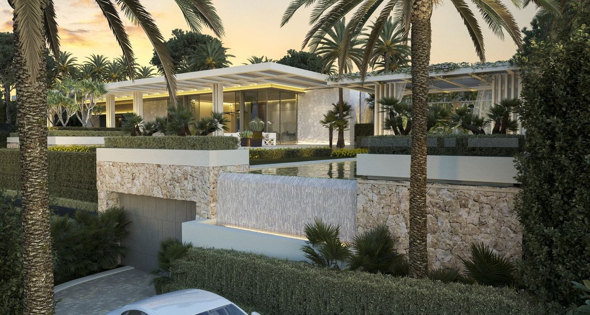 7 Bed Residential Plot in Nueva Andalucía