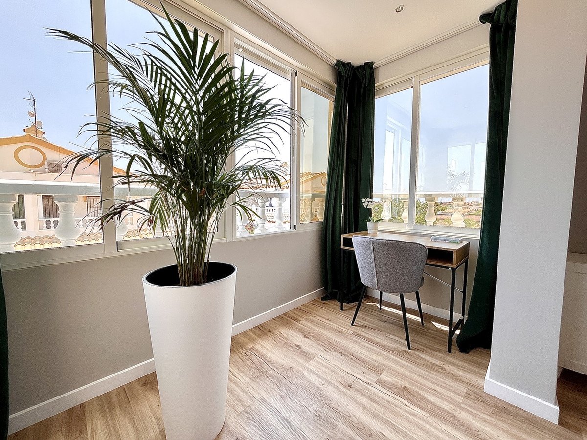3 Bed Townhouse in Los Altos