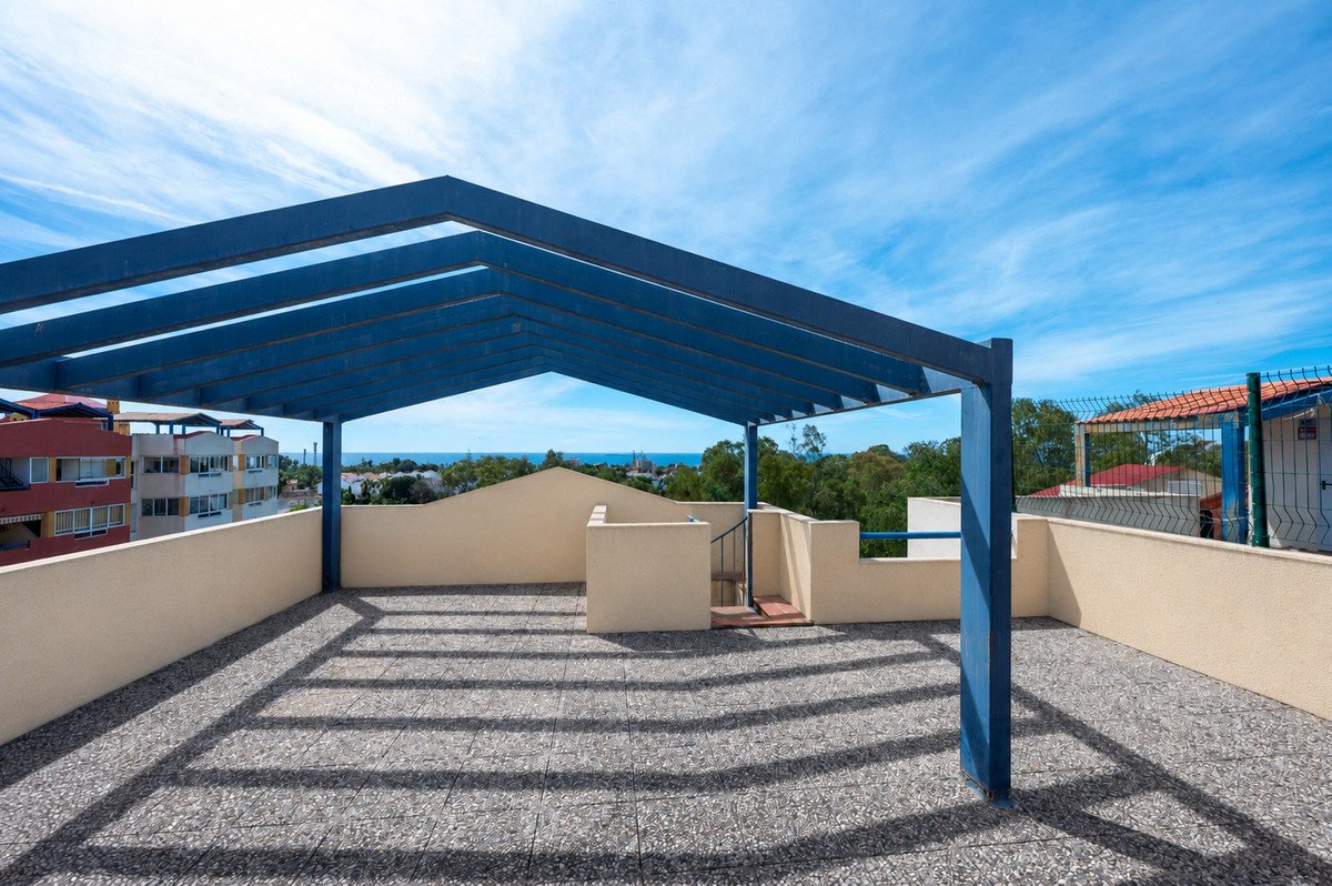 2 Bed Penthouse in El Paraiso