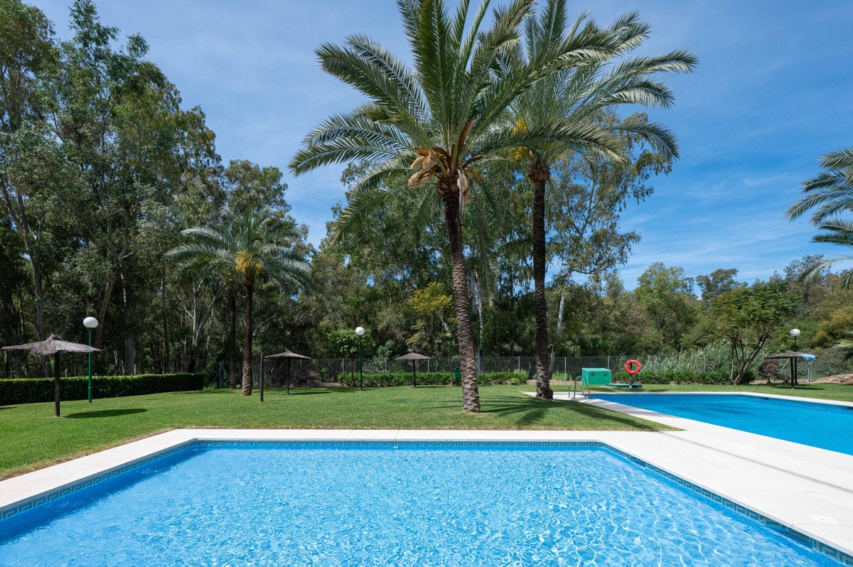 2 Bed Penthouse in El Paraiso