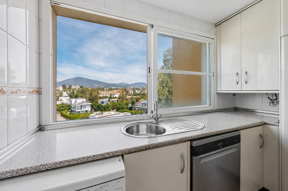 2 Bed Penthouse in El Paraiso