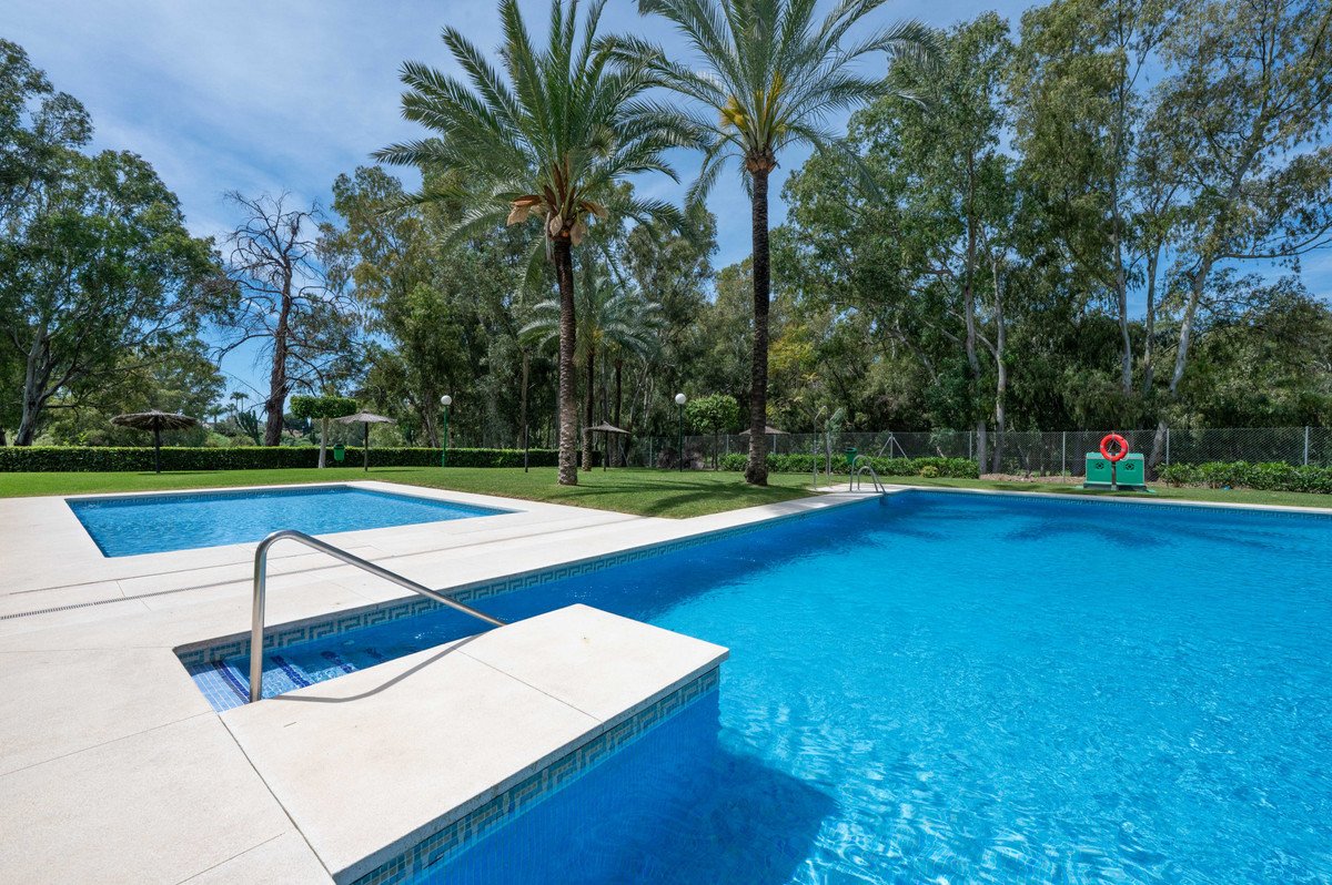 2 Bed Penthouse in El Paraiso