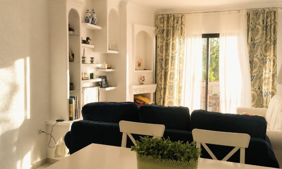 2 Bed Ground Floor Apartment in Miraflores