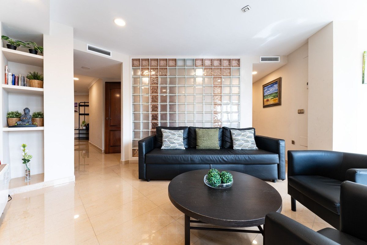 3 Bed Middle Floor Apartment in Málaga Centro