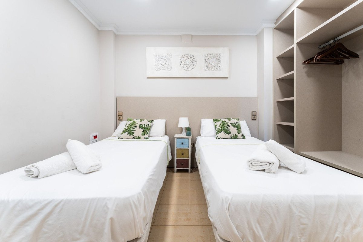 3 Bed Middle Floor Apartment in Málaga Centro