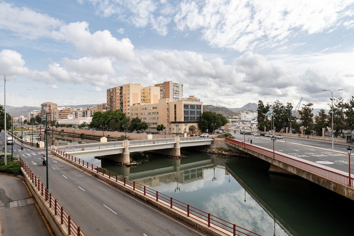 3 Bed Middle Floor Apartment in Málaga Centro