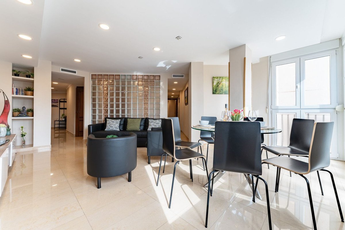 3 Bed Middle Floor Apartment in Málaga Centro